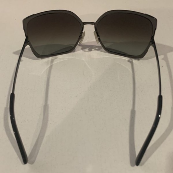 SOLD!!! FENDI SUNGLASSES - Picture 2 of 5